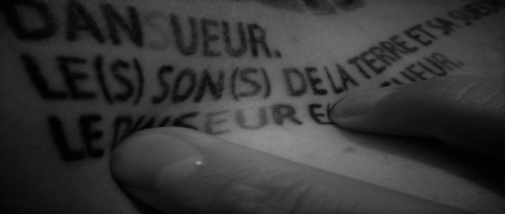 Yoann Sarrat, tatouage "Dansueur. Le(s) son(s) de la terre et sa..."